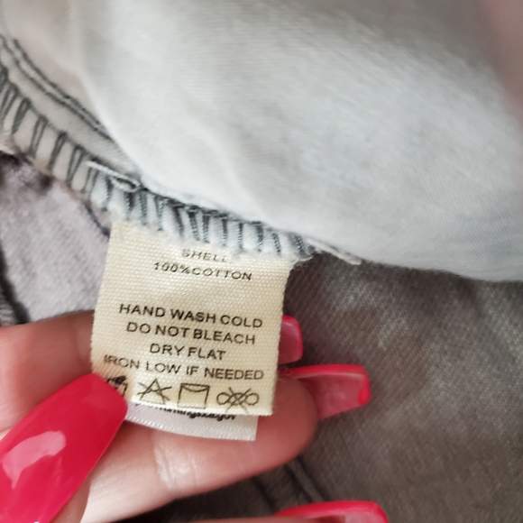 Toast Jeans Women's Gray Frayed Hem High Rise Shorts Size Small NWT - Picture 7 of 9